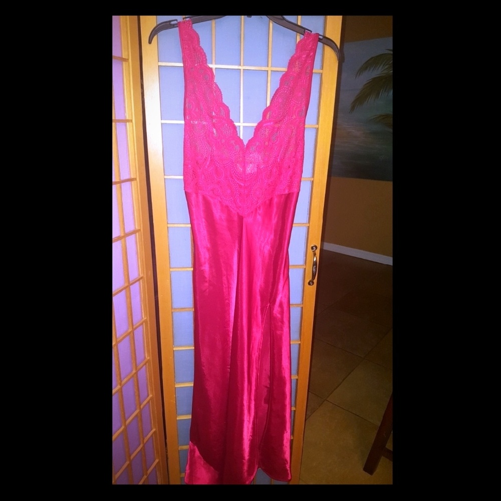 Victoria Secrets Vintage Night Gown (Red Sm)